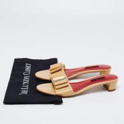 Pre Owned صندل سلايد سي إتش كارولينا هيريرا جلد بيج لامع بفيونكة مقاس 38