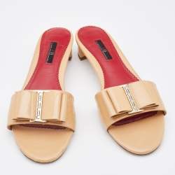 Pre Owned CH Carolina Herrera Beige Patent Leather Bow Slide Sandals Size 39