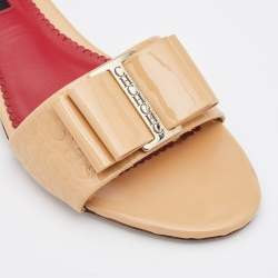 Pre Owned CH Carolina Herrera Beige Patent Leather Bow Slide Sandals Size 39