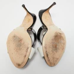 مملوكة مسبقًا CH Carolina Herrera Black/White Patent and Leather Knotted Bow Slide Sandals Size 39