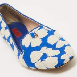 Pre Owned Carolina Herrera Blue/White Floral Embroidered Fabric Smoking Slipper Size 39