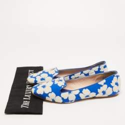 Pre Owned Carolina Herrera Blue/White Floral Embroidered Fabric Smoking Slipper Size 39