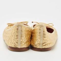 مملوكة مسبقًا CH Carolina Herrera Gold Logo Embossed Leather Bow Ballet Flats Size 39