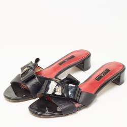 Pre Owned  CH Carolina Herrera Black Leather and Patent Slides Size 37