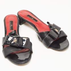 Pre Owned  CH Carolina Herrera Black Leather and Patent Slides Size 37