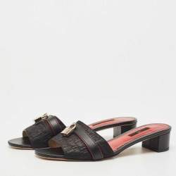 مملوكة مسبقًا CH Carolina Herrera Black Monogram Leather Traveller Locked Slide Sandals Size 40