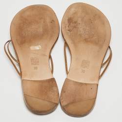 مملوكة مسبقًا CH Carolina Herrera Gold Leather Thong Flats Size 38