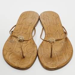 مملوكة مسبقًا CH Carolina Herrera Gold Leather Thong Flats Size 38