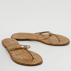 مملوكة مسبقًا CH Carolina Herrera Gold Leather Thong Flats Size 38