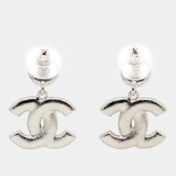 Pre Owned Chanel CC Crystals Faux Pearl Quartz Silver Tone Earrings