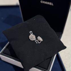 Pre Owned أقراط شانيل نجمة خماسية مجوفة مرصعة بالماس ذهب أبيض كومت