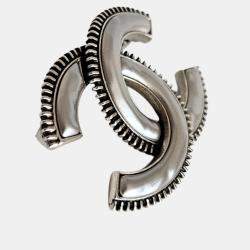 Pre Owned Chanel Grey CC Laiton Argente Brooch
