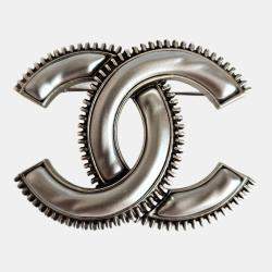 Pre Owned Chanel Grey CC Laiton Argente Brooch