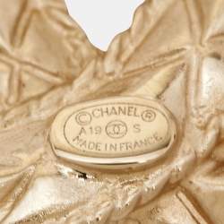 مملوكة مسبقًا Chanel CC Faux Pearl Enamel Gold Tone Brooch
