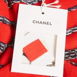 مملوكة مسبقًا سويتر شانيل كشمير لوركس أحمر بخطوط وزرار بالخلف مقاس ميديوم (متوسط)