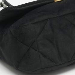 مملوكة مسبقًا حقيبة شانيل 19 قطيفة مبطنة سوداء صغيرة بقلاب