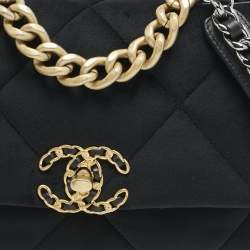 مملوكة مسبقًا حقيبة شانيل 19 قطيفة مبطنة سوداء صغيرة بقلاب