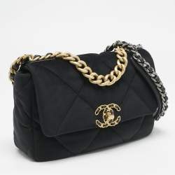 مملوكة مسبقًا حقيبة شانيل 19 قطيفة مبطنة سوداء صغيرة بقلاب