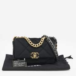 مملوكة مسبقًا حقيبة شانيل 19 قطيفة مبطنة سوداء صغيرة بقلاب