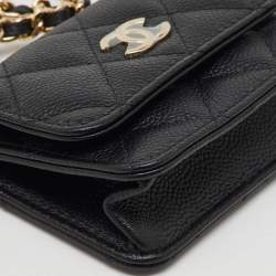 مملوكة مسبقًا Chanel Black Quilted Caviar Leather CC Coin Purse on Chain
