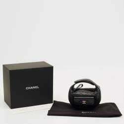 مملوكة مسبقًا Chanel Black Quilted Caviar Leather Mini Round Hobo