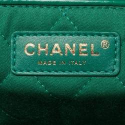 Pre Owned Chanel Green Quilted Leather Medium 22 Chain Bag