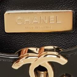 Pre Owned Chanel Green/Black Quilted Patent Leather Petit 31 Shopping Bag