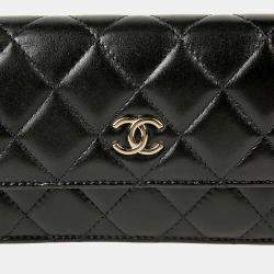 مملوكة مسبقًا محفظة شانيل جلد أسود بحزام لؤلؤ سلسلة