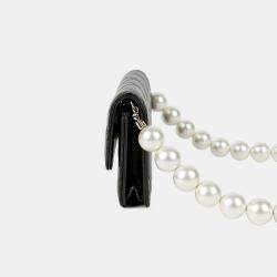 مملوكة مسبقًا محفظة شانيل جلد أسود بحزام لؤلؤ سلسلة