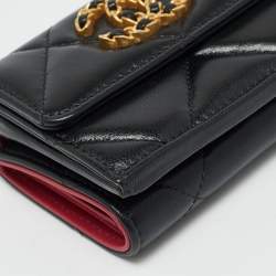 مملوكة مسبقًا محفظة شانيل 19 جلد مبطن أسود ثلاثية الطي