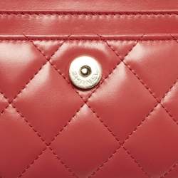 مملوكة  مسبقًا Chanel Red Quilted Leather Kiss Lock Chain Clutch