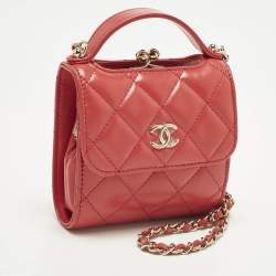 مملوكة مسبقًا Chanel Red Quilted Leather Kiss Lock Chain Clutch
