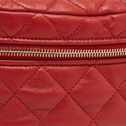مملوكة مسبقًا حقيبة خصر شانيل CC جلد مبطن أحمر