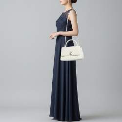 مملوكة مسبقًا حقيبة شانيل كوكو تقبضات جلد كافيار أبيض متوسطة يد علوي