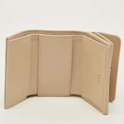 مملوكة مسبقًا Chanel 19 Beige Quilted Leather Trifold Wallet