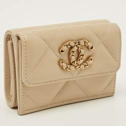 مملوكة مسبقًا Chanel 19 Beige Quilted Leather Trifold Wallet