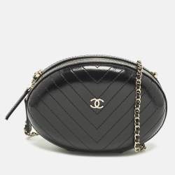 Pre Owned Chanel La Pausa Black Chevron Leather Chain Clutch