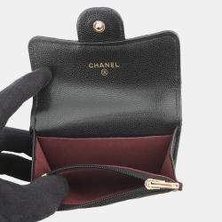 مملوكة مسبقًا شنطة بطاقات شانييل كلاسيكية قلاب جلد الكافيار الأسود