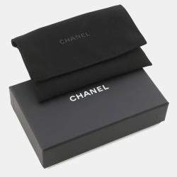 مملوكة مسبقًا شنطة بطاقات شانييل كلاسيكية قلاب جلد الكافيار الأسود