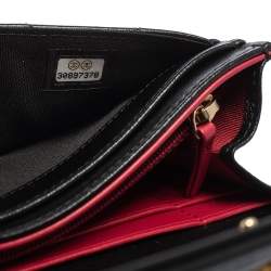 مملوكة مسبقًا Chanel Black Quilted Leather Chanel 19 Flap Wallet