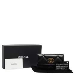 مملوكة مسبقًا Chanel Black Quilted Leather Chanel 19 Flap Wallet