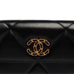 مملوكة مسبقًا Chanel Black Quilted Leather Chanel 19 Flap Wallet