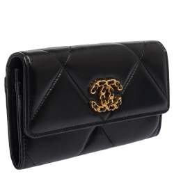 مملوكة مسبقًا Chanel Black Quilted Leather Chanel 19 Flap Wallet