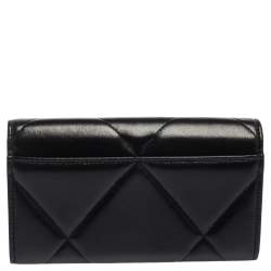 مملوكة مسبقًا Chanel Black Quilted Leather Chanel 19 Flap Wallet