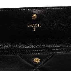 مملوكة مسبقًا Chanel Black Quilted Leather Chanel 19 Flap Wallet
