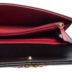 مملوكة مسبقًا Chanel Black Quilted Leather Chanel 19 Flap Wallet