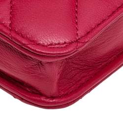 Pre Owned محفظة عملات شانيل CC جلد مبطن فوشيا بقلاب وسلسلة 