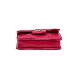 Pre Owned محفظة عملات شانيل CC جلد مبطن فوشيا بقلاب وسلسلة 