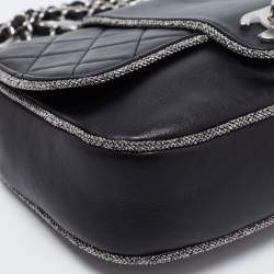 مملوكة مسبقًا حقيبة شانيل ايليمنتري شيك لوريكس وجلد مبطن أسود بقلاب