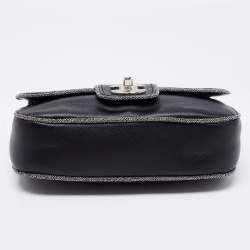 مملوكة مسبقًا حقيبة شانيل ايليمنتري شيك لوريكس وجلد مبطن أسود بقلاب